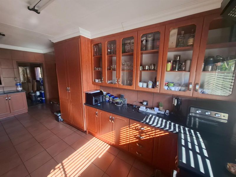 Home for the extended family - Photo 9