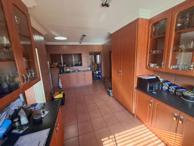 Home for the extended family - Photo 8