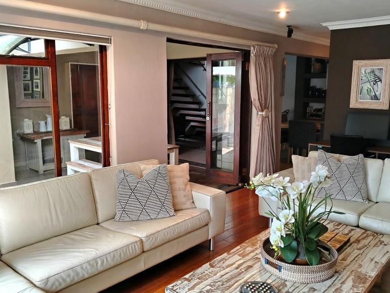 ELEGANT 3-BEDROOM HOUSE FOR SALE IN ELDORAIGNE MANOR - Photo 4