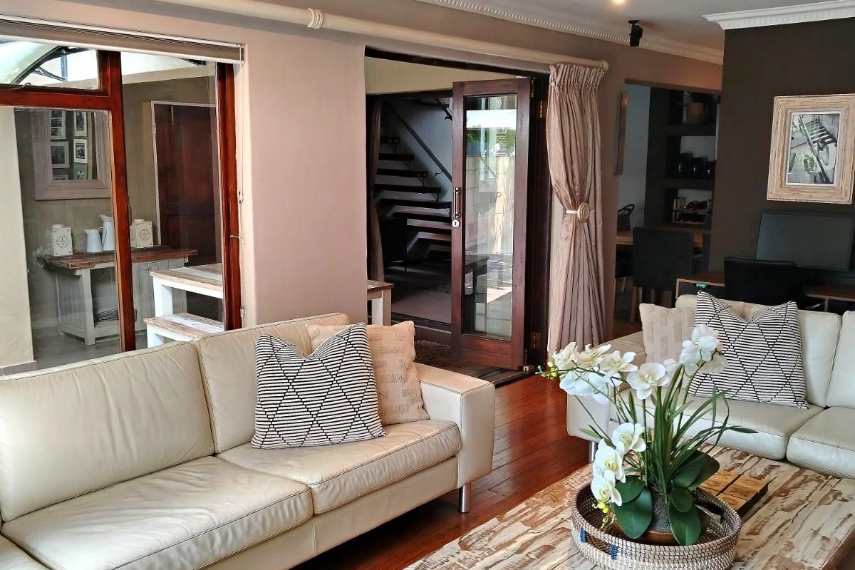 ELEGANT 3-BEDROOM HOUSE FOR SALE IN ELDORAIGNE MANOR - Photo 4