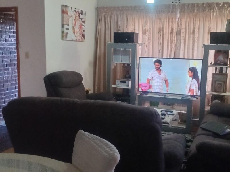 House For Sale in Newcastle Central, Newcastle, KwaZulu Natal - Photo 2