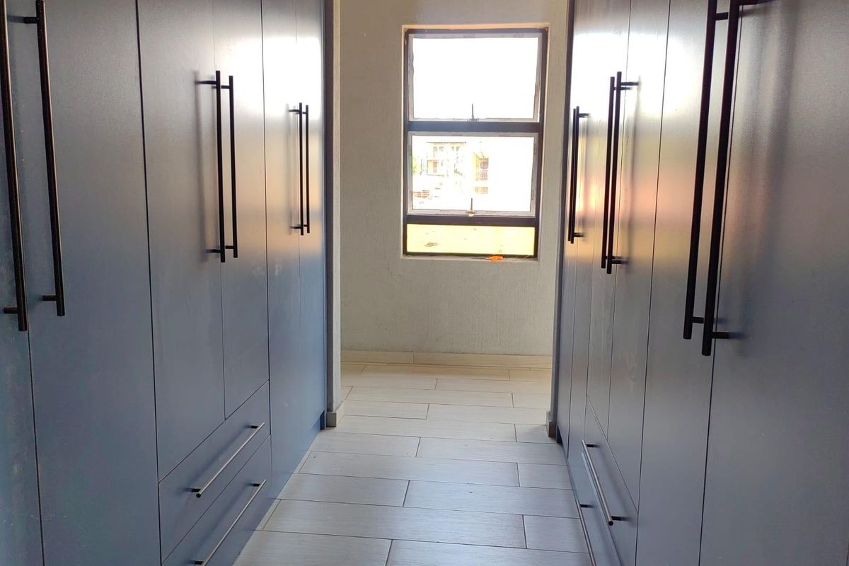 4 Bedroom House For Sale in Karenpark, Akasia - Photo 4