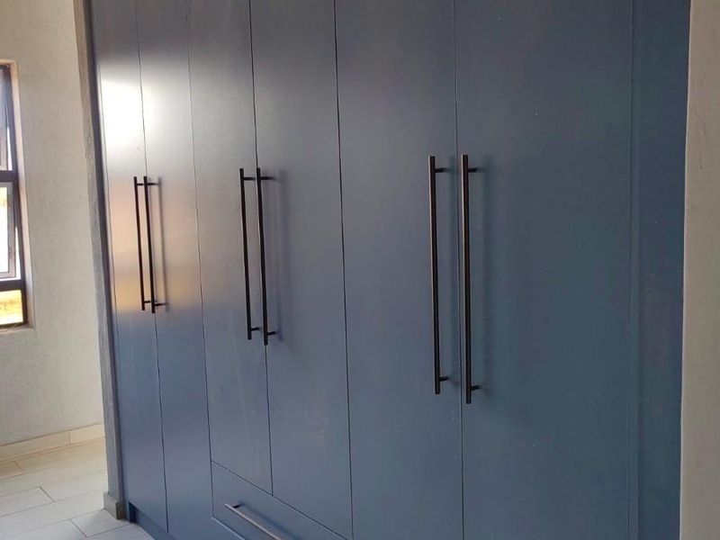 4 Bedroom House For Sale in Karenpark, Akasia - Photo 7