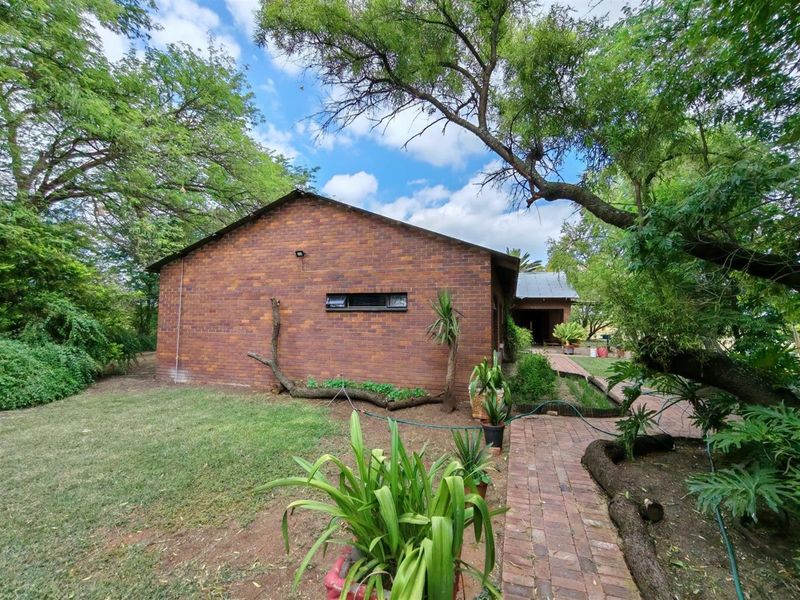 Expansive 20.5 Hectare Smallholding in Radium - Prime Location Just 26km from Bela Bela - Photo 6