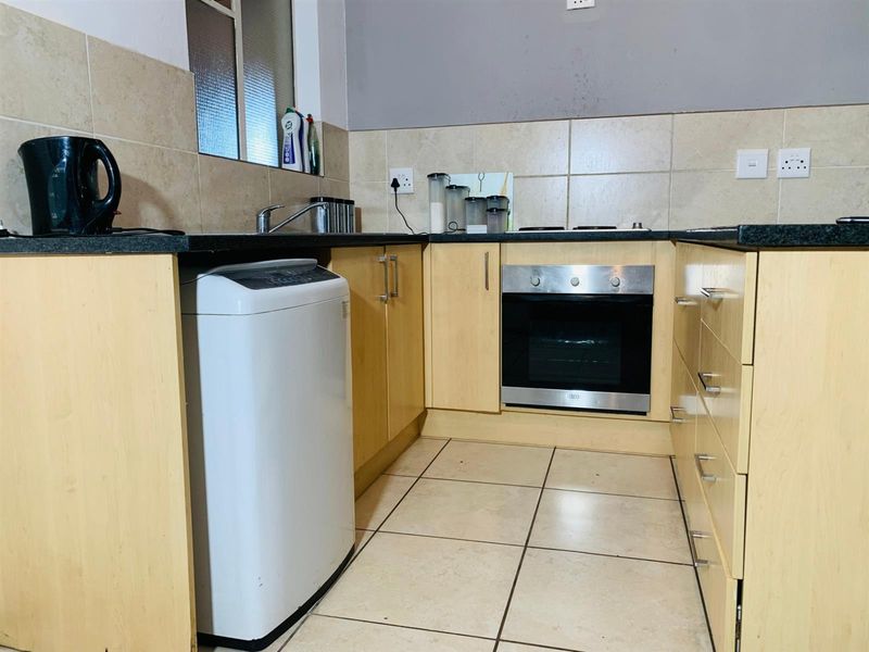 2 Bedroom, 2 Bathroom Ground Floor Apartment For Sale - Photo 6