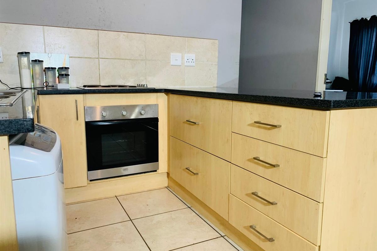 2 Bedroom, 2 Bathroom Ground Floor Apartment For Sale - Photo 4