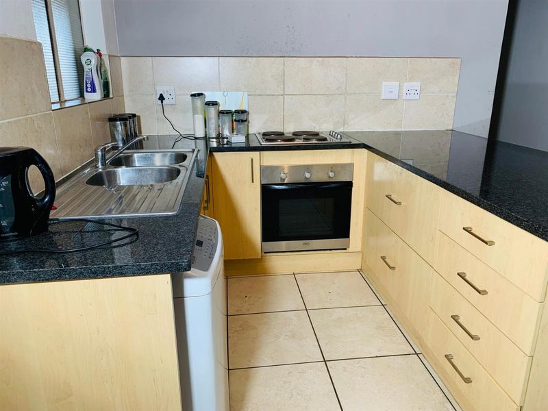 2 Bedroom, 2 Bathroom Ground Floor Apartment For Sale - Photo 2