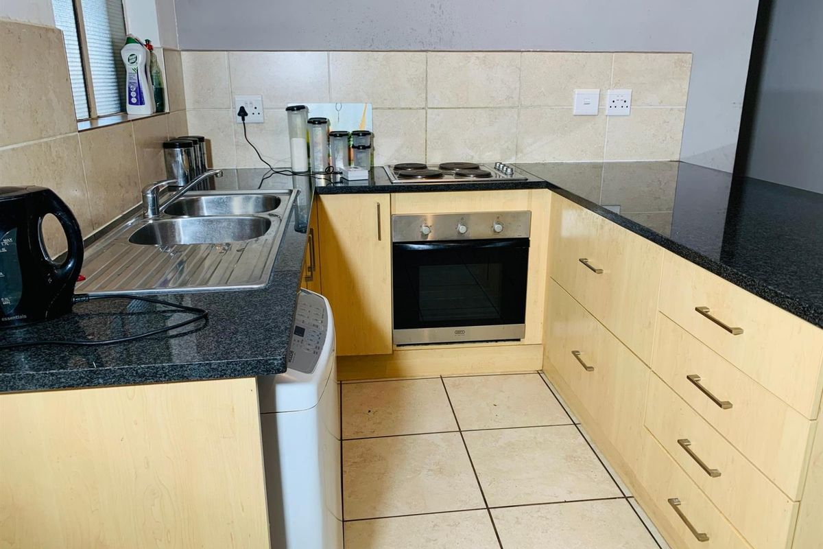 2 Bedroom, 2 Bathroom Ground Floor Apartment For Sale - Photo 2