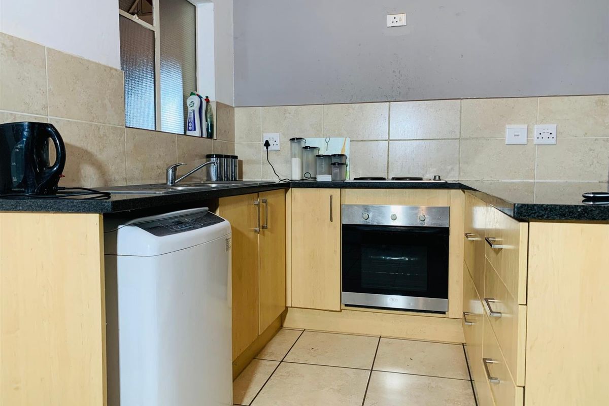 2 Bedroom, 2 Bathroom Ground Floor Apartment For Sale - Photo 5