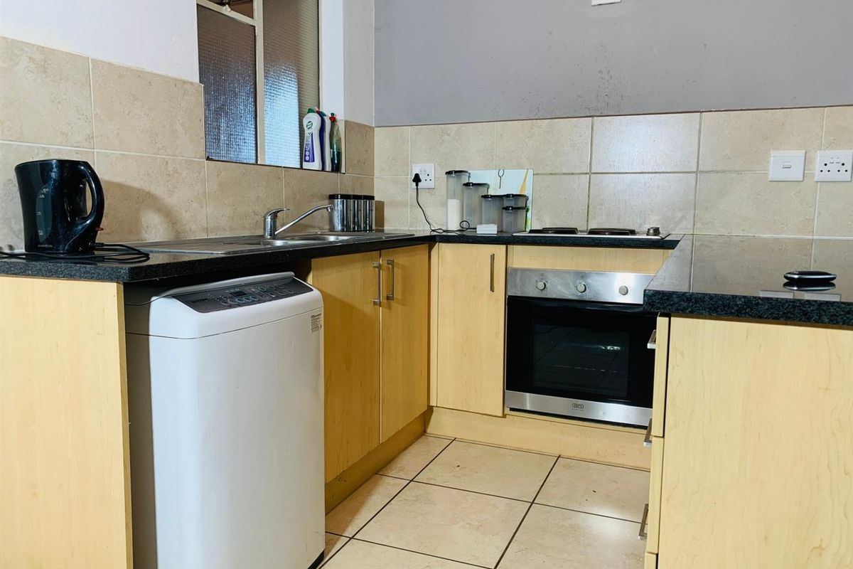 2 Bedroom, 2 Bathroom Ground Floor Apartment For Sale - Photo 3