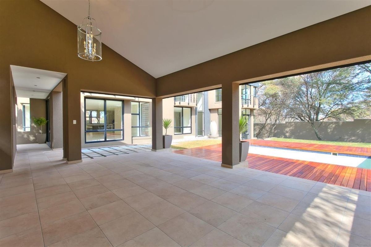 MODERN BEAUTY - READY TO MOVE IN HOME - Photo 5