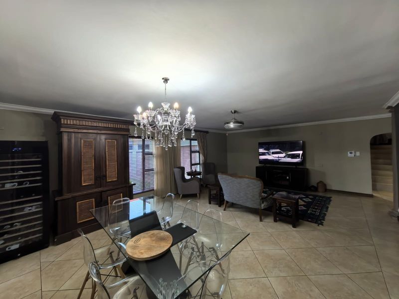 Sophisticated Comfort Meets Effortless Luxury: Your Dream Home Awaits in Roylglen Gardens, Kimberley - Photo 6