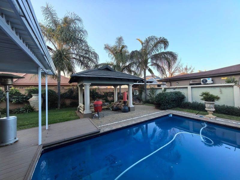 Sophisticated Comfort Meets Effortless Luxury: Your Dream Home Awaits in Roylglen Gardens, Kimberley - Photo 4