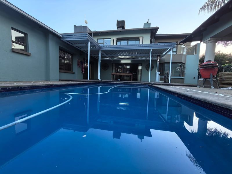 Sophisticated Comfort Meets Effortless Luxury: Your Dream Home Awaits in Roylglen Gardens, Kimberley - Photo 2