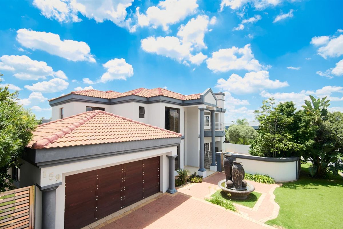 Elegant 4-Bedroom Family Home in Secure Savanna Hill Estate for Sale - Photo 4