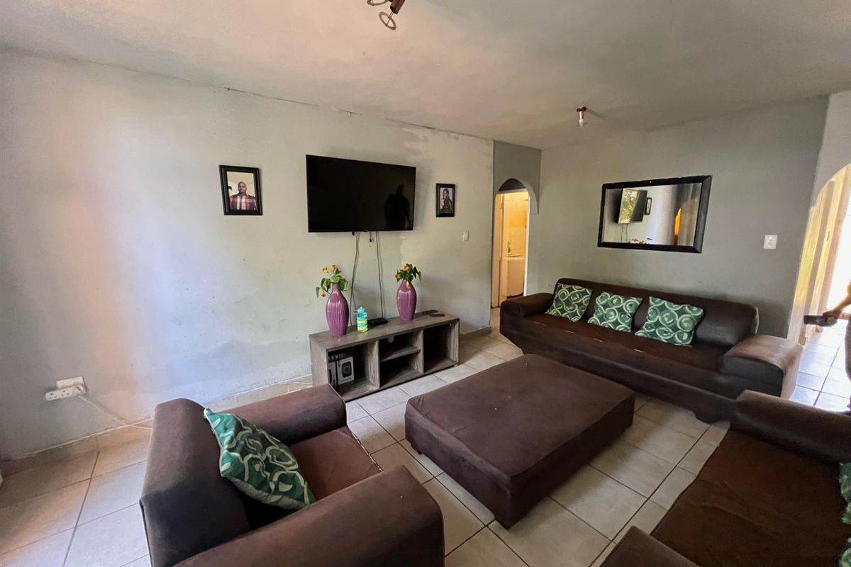 1.5 Bedroom For Sale in Windsor West - Photo 3
