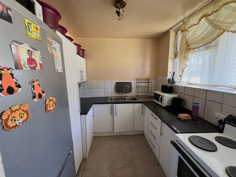 1.5 Bedroom For Sale in Windsor West - Photo 4