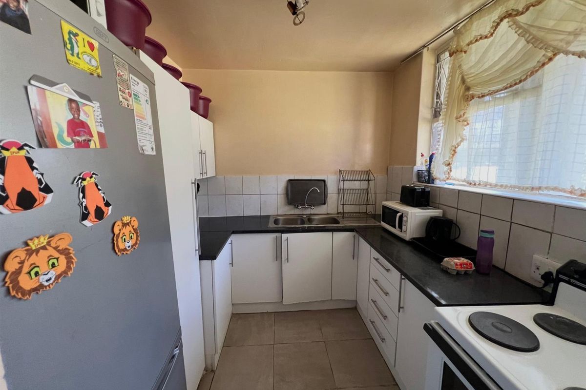 1.5 Bedroom For Sale in Windsor West - Photo 4