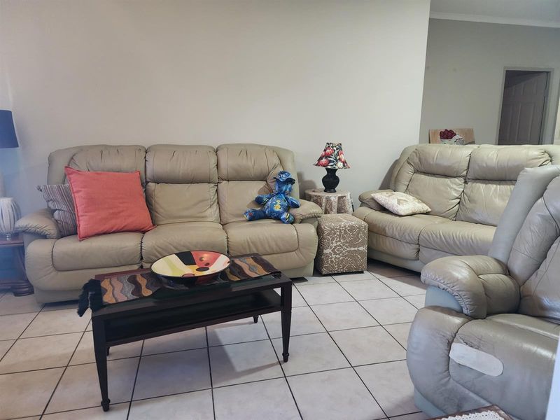 Townhouse For Sale in Arboretum , Richards Bay, KwaZulu Natal - Photo 4