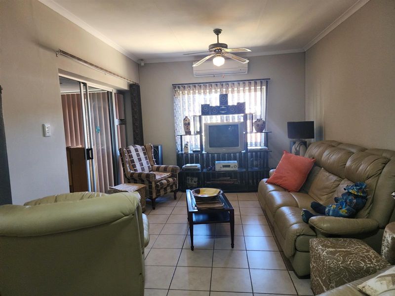 Townhouse For Sale in Arboretum , Richards Bay, KwaZulu Natal - Photo 5