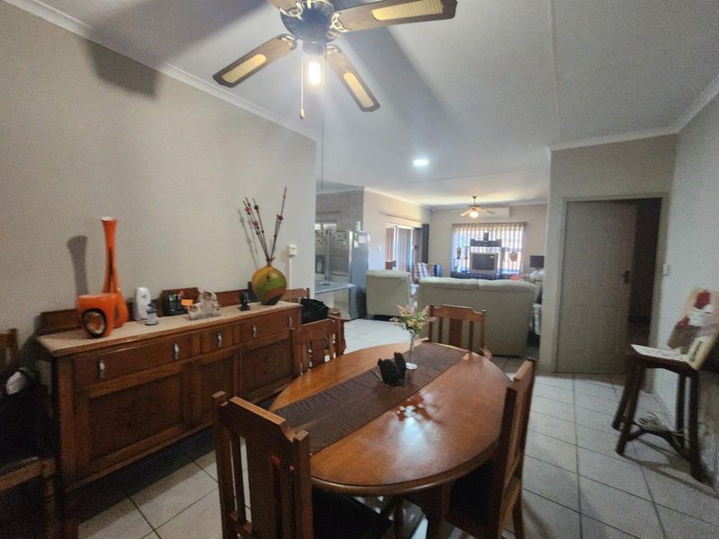 Townhouse For Sale in Arboretum , Richards Bay, KwaZulu Natal - Photo 10