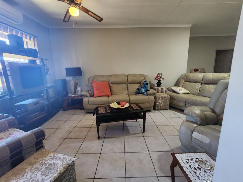 Townhouse For Sale in Arboretum , Richards Bay, KwaZulu Natal - Photo 6