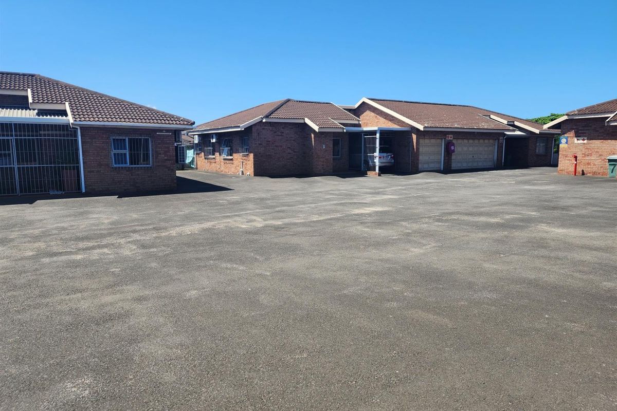 Townhouse For Sale in Arboretum , Richards Bay, KwaZulu Natal - Photo 2