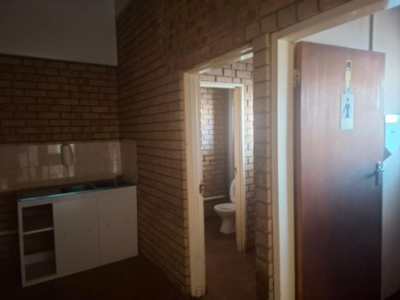 Commercial space To Let - Photo 5