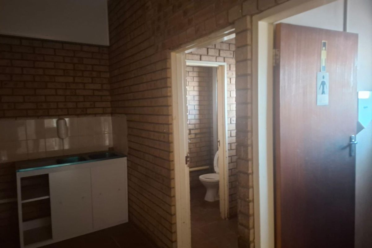 Commercial space To Let - Photo 5