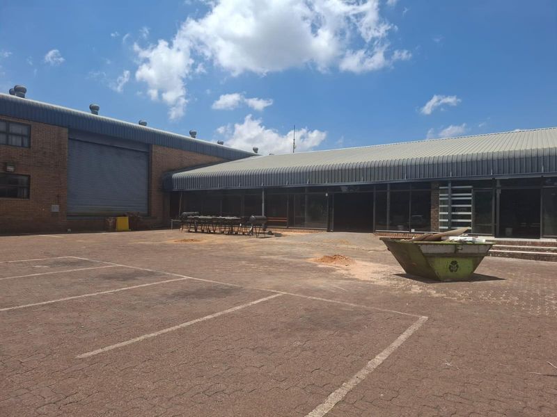 Commercial space To Let - Photo 9