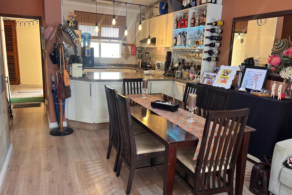 2 Bedroom Apartment in Umhlanga - Photo 5