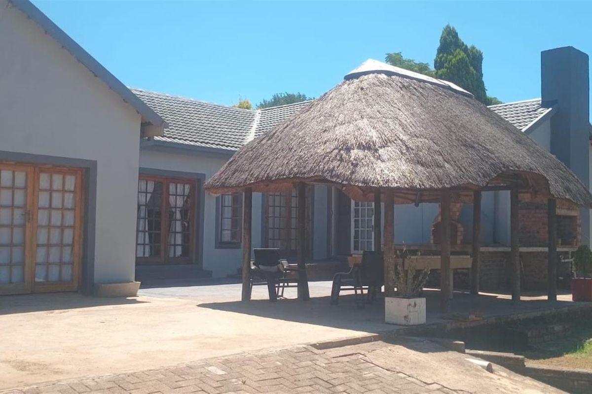 House For Sale in Signal Hill, Newcastle, KwaZulu Natal - Photo 2