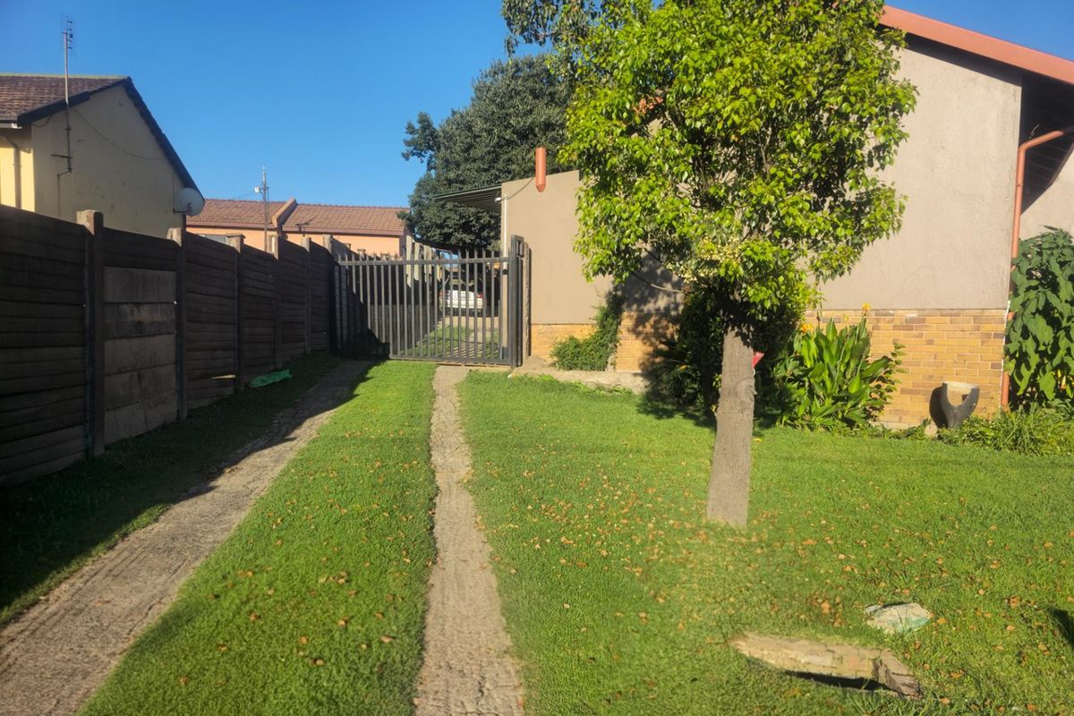 House For Sale in Tasbet Park Ext 1, Emalahleni Mpumalanga - Photo 2