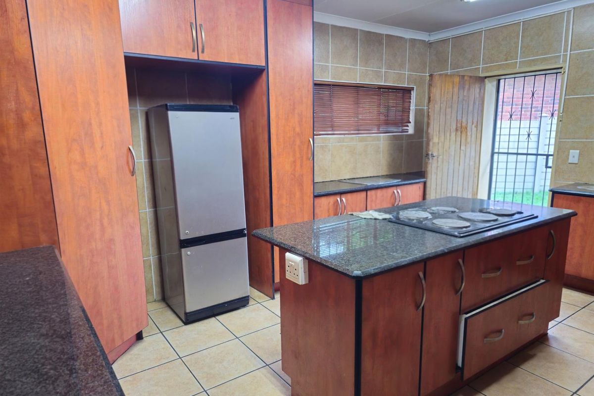 House For Sale in Duvha Park, Witbank - Photo 2