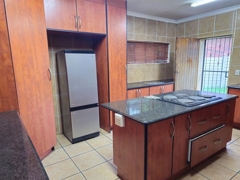 House For Sale in Duvha Park, Witbank - Photo 2