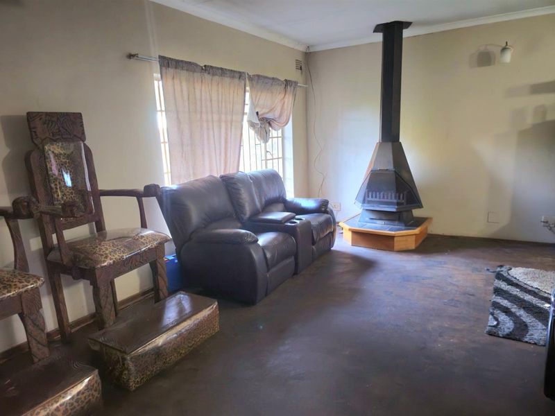 House For Sale in Duvha Park, Witbank - Photo 4