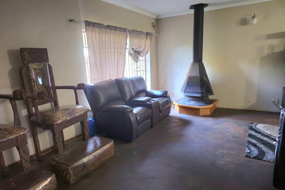 House For Sale in Duvha Park, Witbank - Photo 4