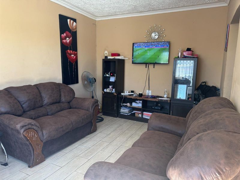 Spacious 2 Bedroom Home For Sale in Delft - Photo 2