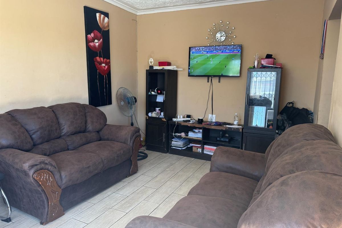 Spacious 2 Bedroom Home For Sale in Delft - Photo 2