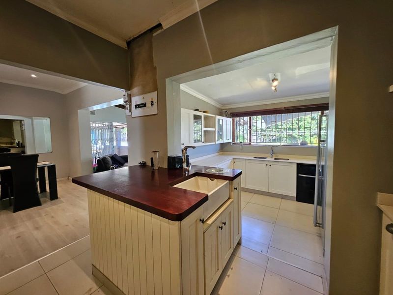 House For Sale in Athlone Park, Amanzimtoti, KwaZulu Natal - Photo 5