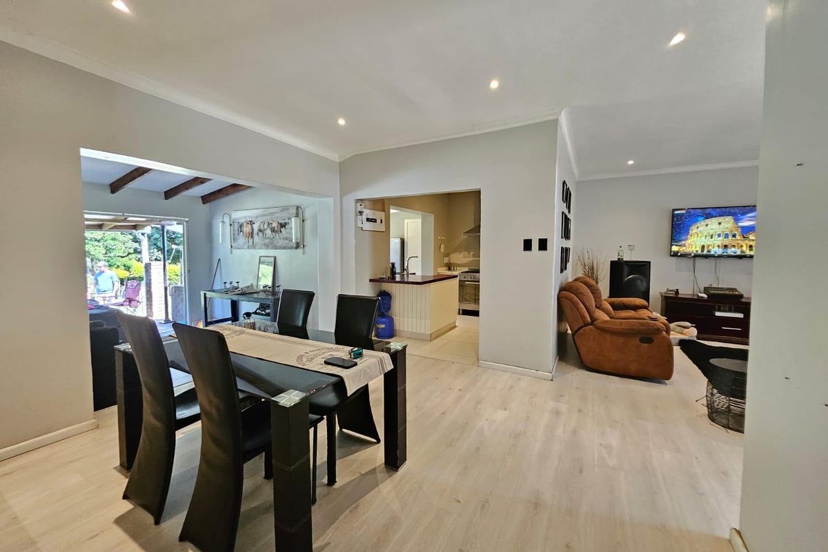 House For Sale in Athlone Park, Amanzimtoti, KwaZulu Natal - Photo 2