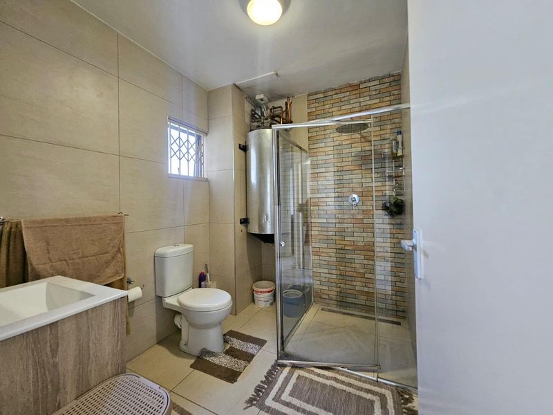 House For Sale in Warner Beach, Kingsburgh, KwaZulu Natal - Photo 8