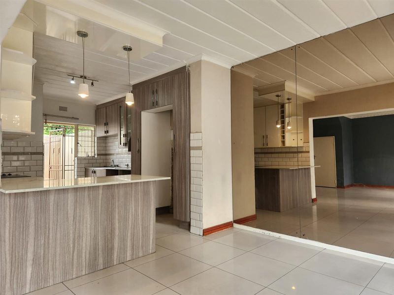 Apartment To Rent in Lyndhurst, Johannesburg - Photo 10