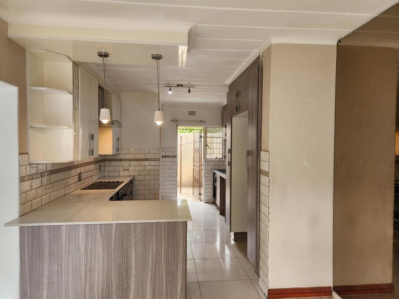Apartment To Rent in Lyndhurst, Johannesburg - Photo 9