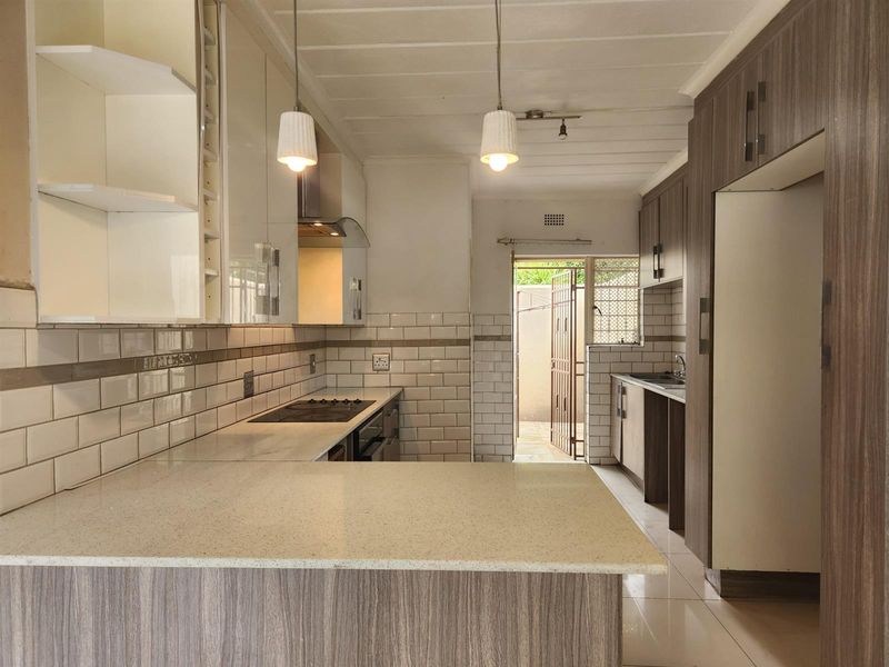 Apartment To Rent in Lyndhurst, Johannesburg - Photo 7