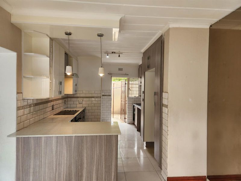 Apartment To Rent in Lyndhurst, Johannesburg - Photo 5