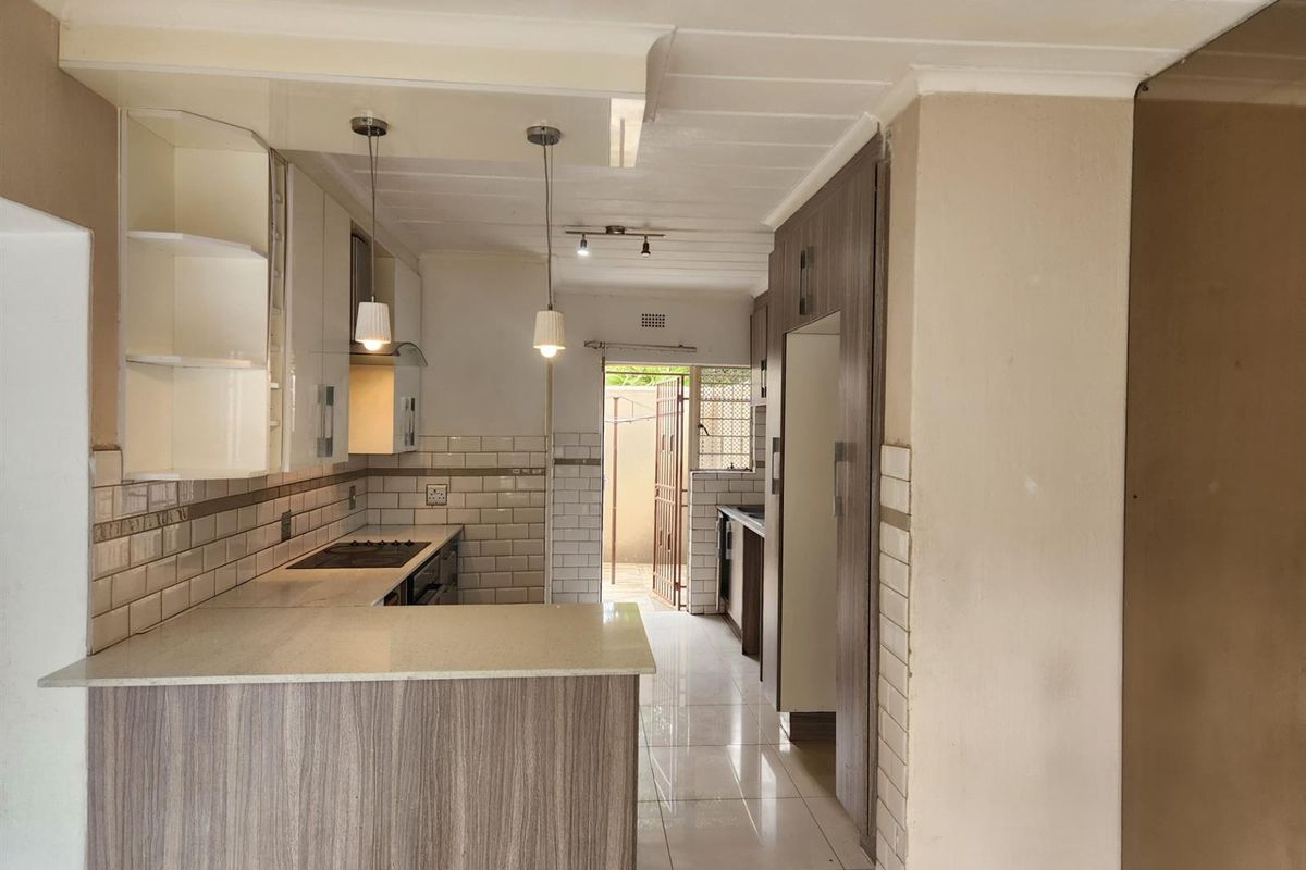 Apartment To Rent in Lyndhurst, Johannesburg - Photo 5