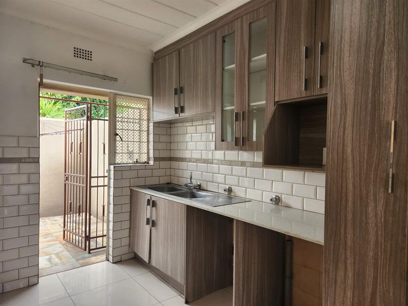 Apartment To Rent in Lyndhurst, Johannesburg - Photo 4