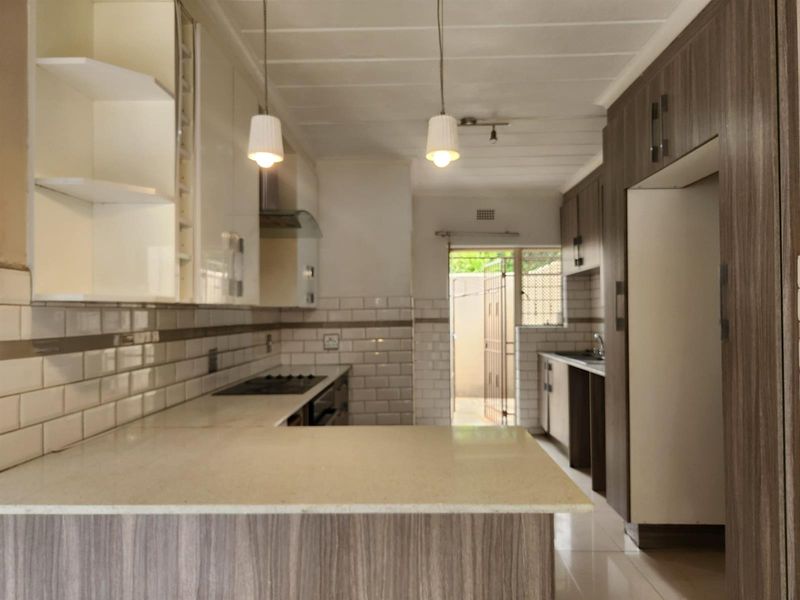 Apartment To Rent in Lyndhurst, Johannesburg - Photo 8