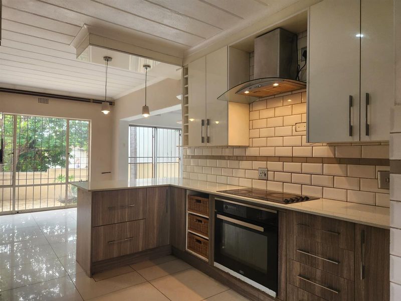 Apartment To Rent in Lyndhurst, Johannesburg - Photo 2